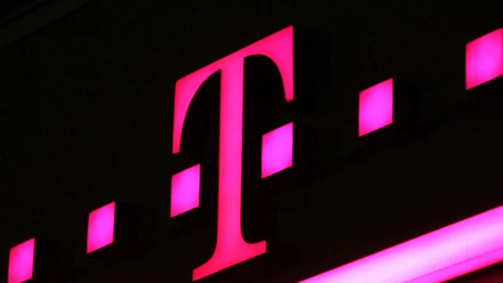 Telekom scapă de datorii, e cu un pas mai aproape de vânzare; Ar urma să se vândă până la licitaţia 5G din toamnă