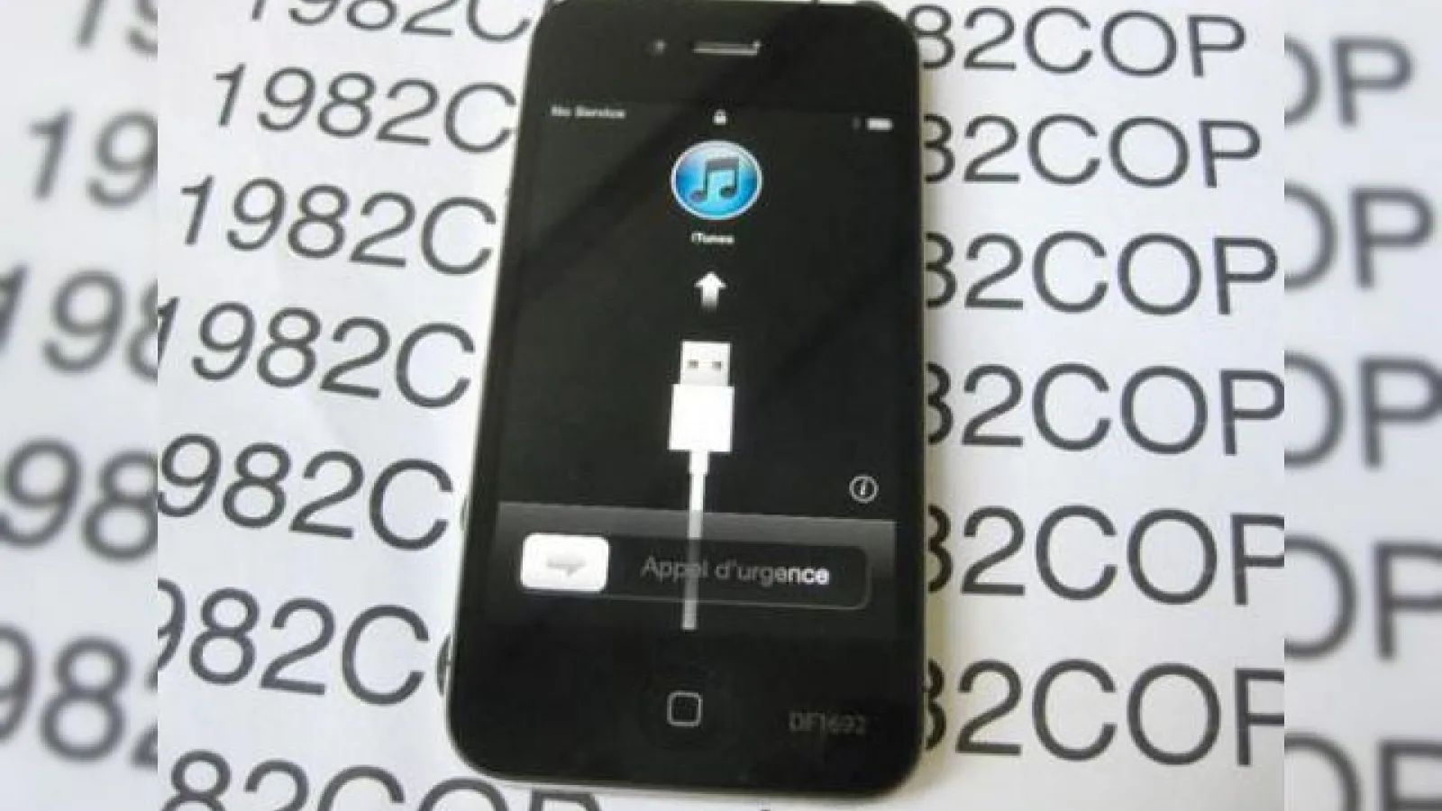 100.000 de dolari pentru un prototip de iPhone 4! Atât costă terminalul pe eBay!