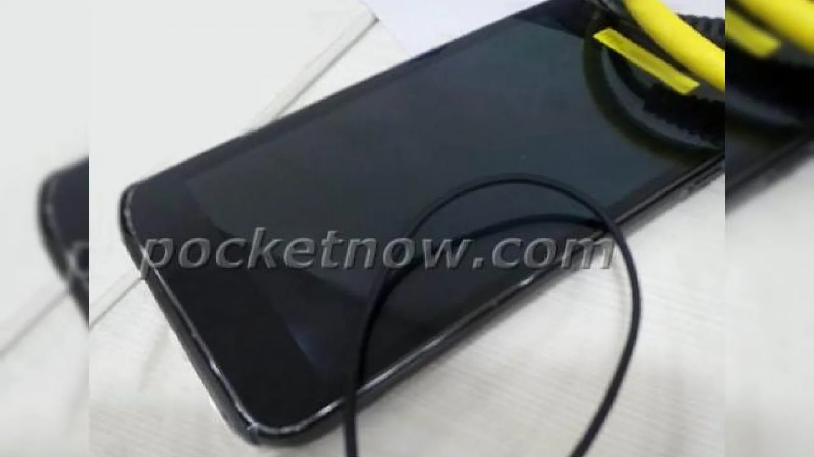 Samsung i727, un nou telefon midrange surprins Într-o primă imagine