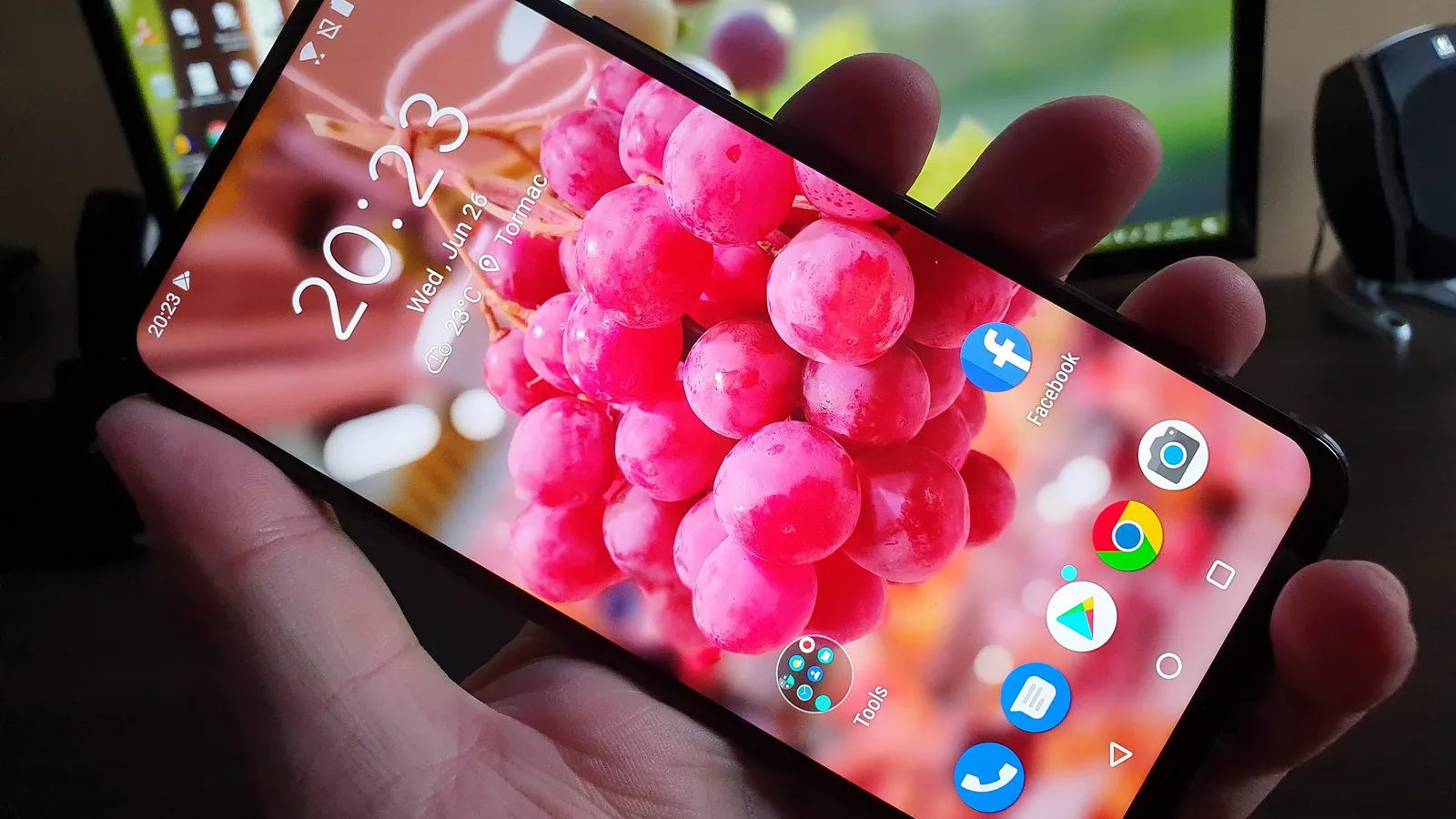 ASUS ZenFone 6: Display bunicel în universul LCD