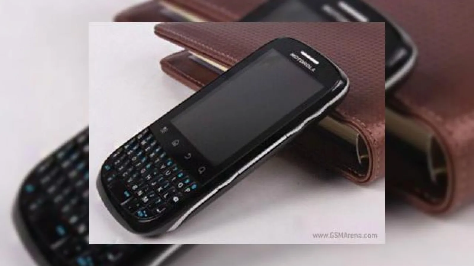 Motorola XT316, un nou telefon Android cu tastatură QWERTY și preț accesibil