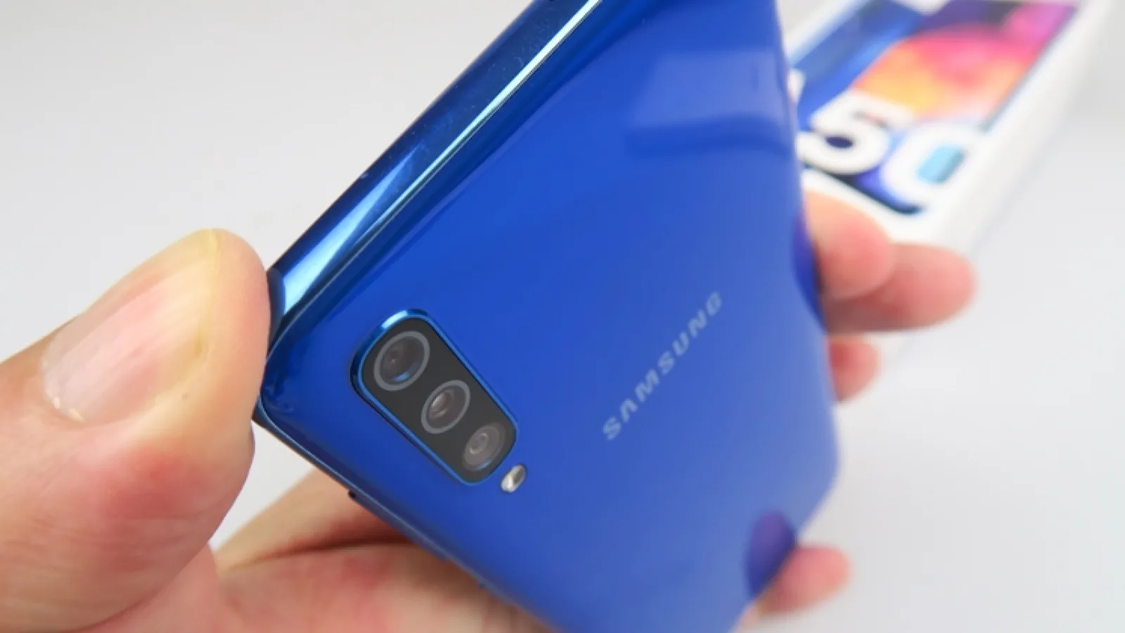 Night Mode ajunge de astăzi pe Samsung Galaxy A50; Apare și suportul pentru filmare Super slow-motion