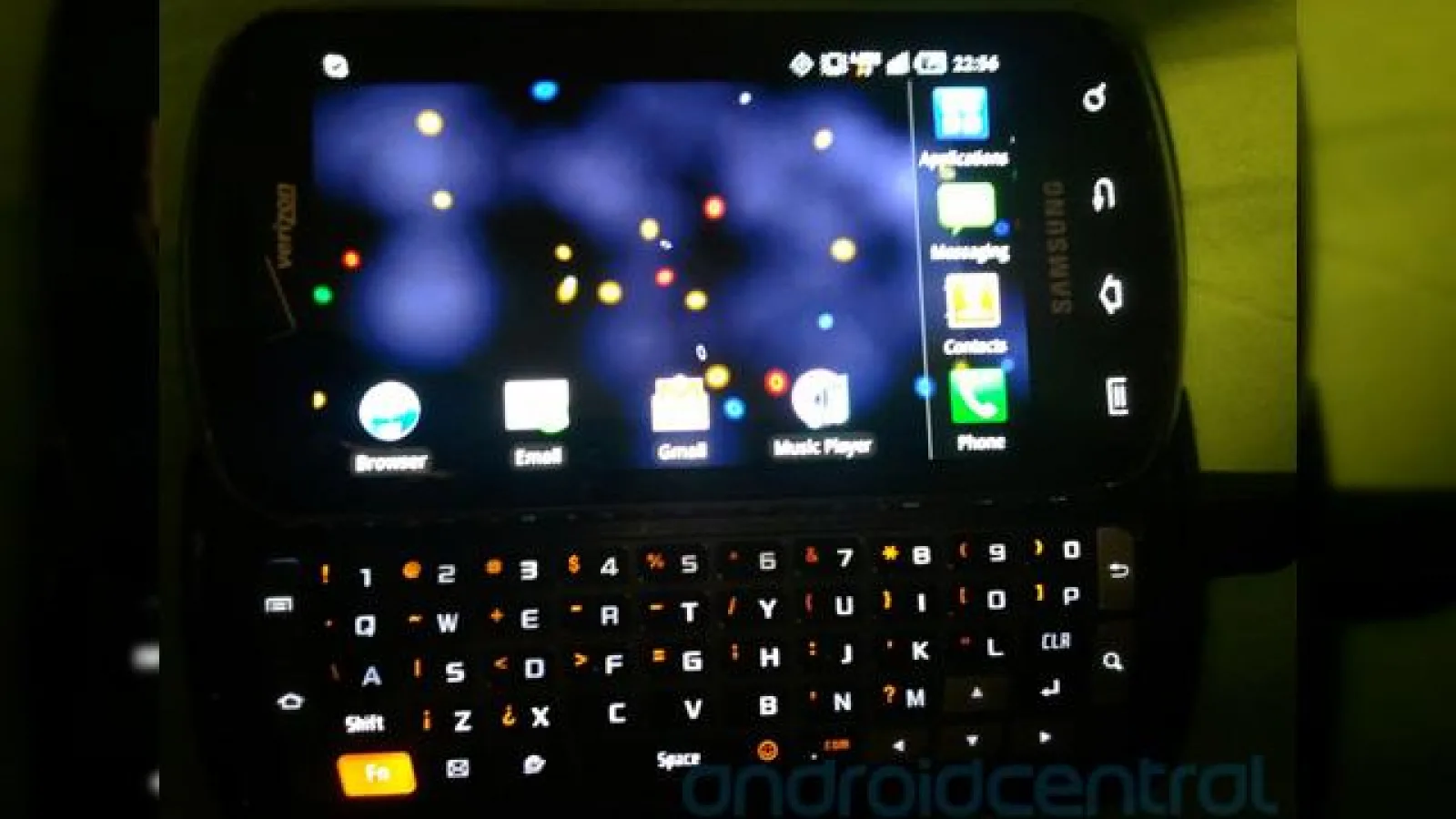 Samsung i405, un telefon LTE cu tastatură glisantă QWERTY și ecran Super AMOLED Plus