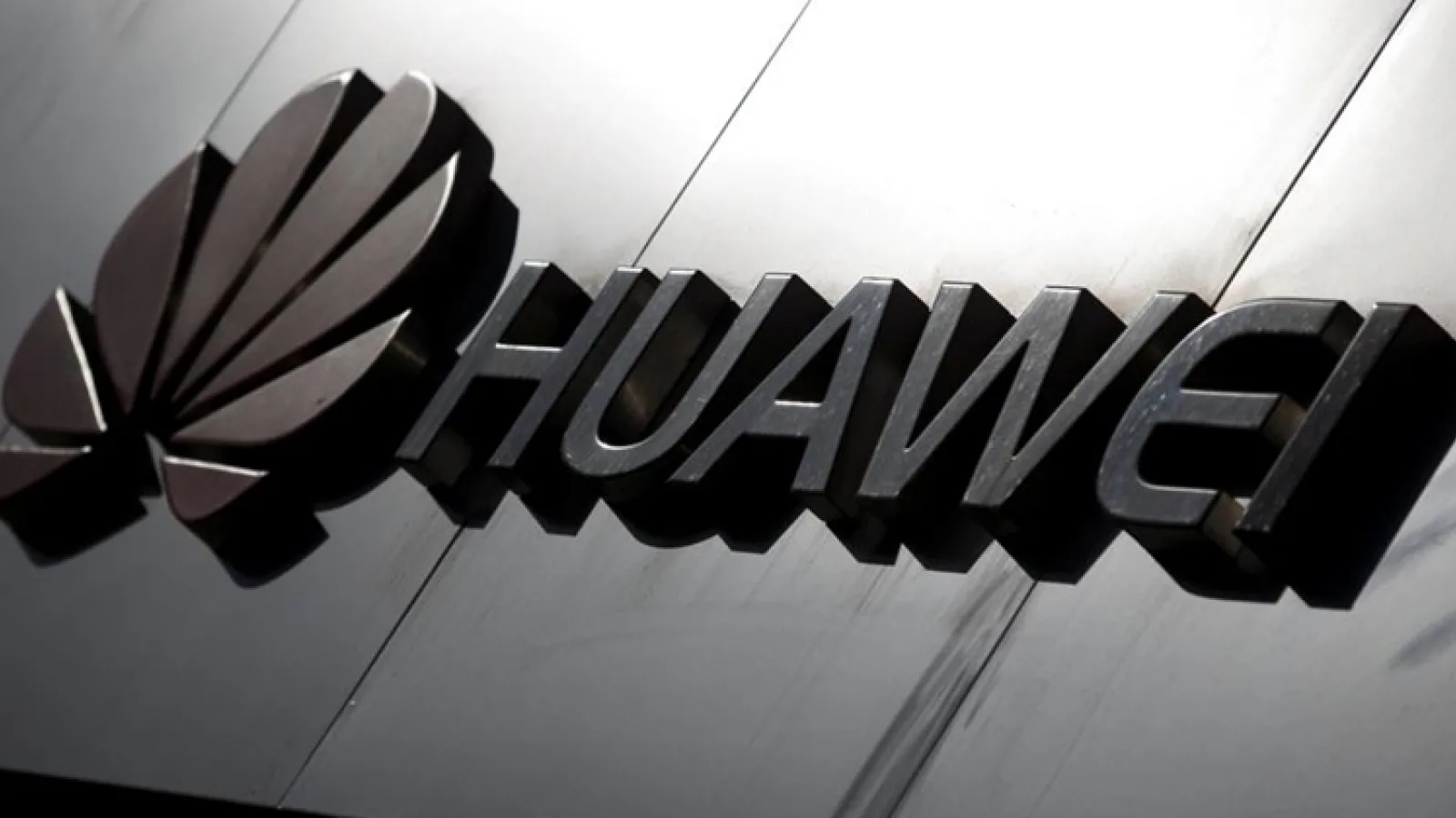 Huawei încă este pe lista neagră, iar firmele din SUA au nevoie de licență specială pentru export