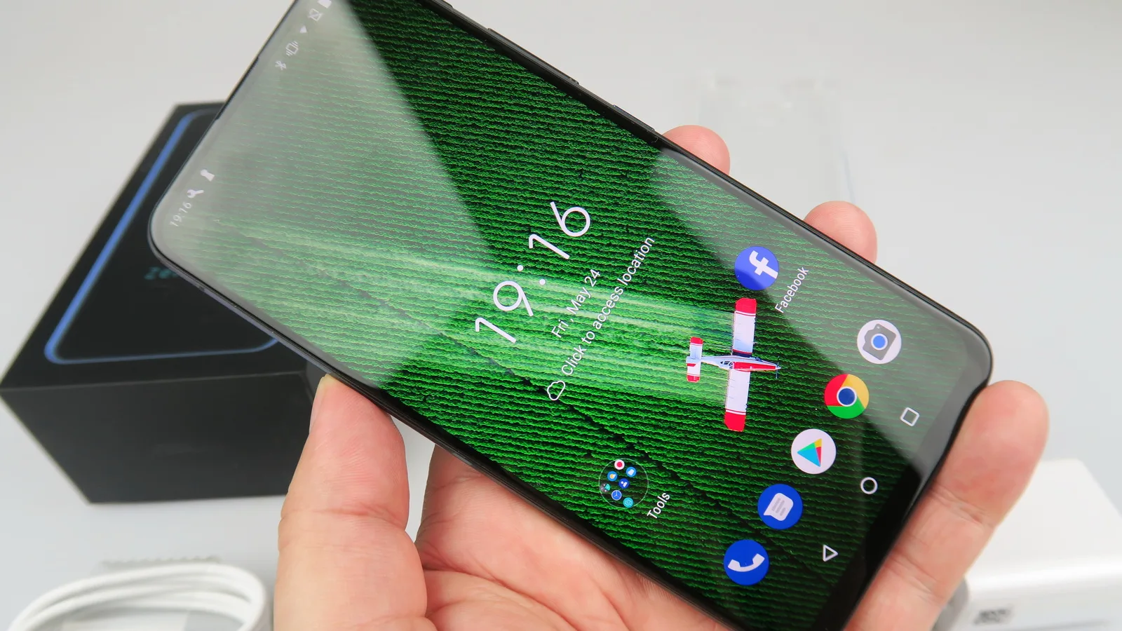 ASUS ZenFone 6: Conectivitate cu de toate, inclusiv viteze mari