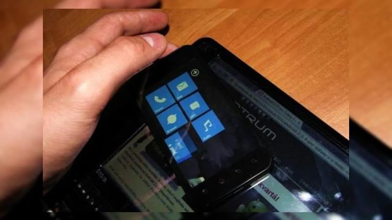 LG Optimus Black rulează Windows Phone 7?!