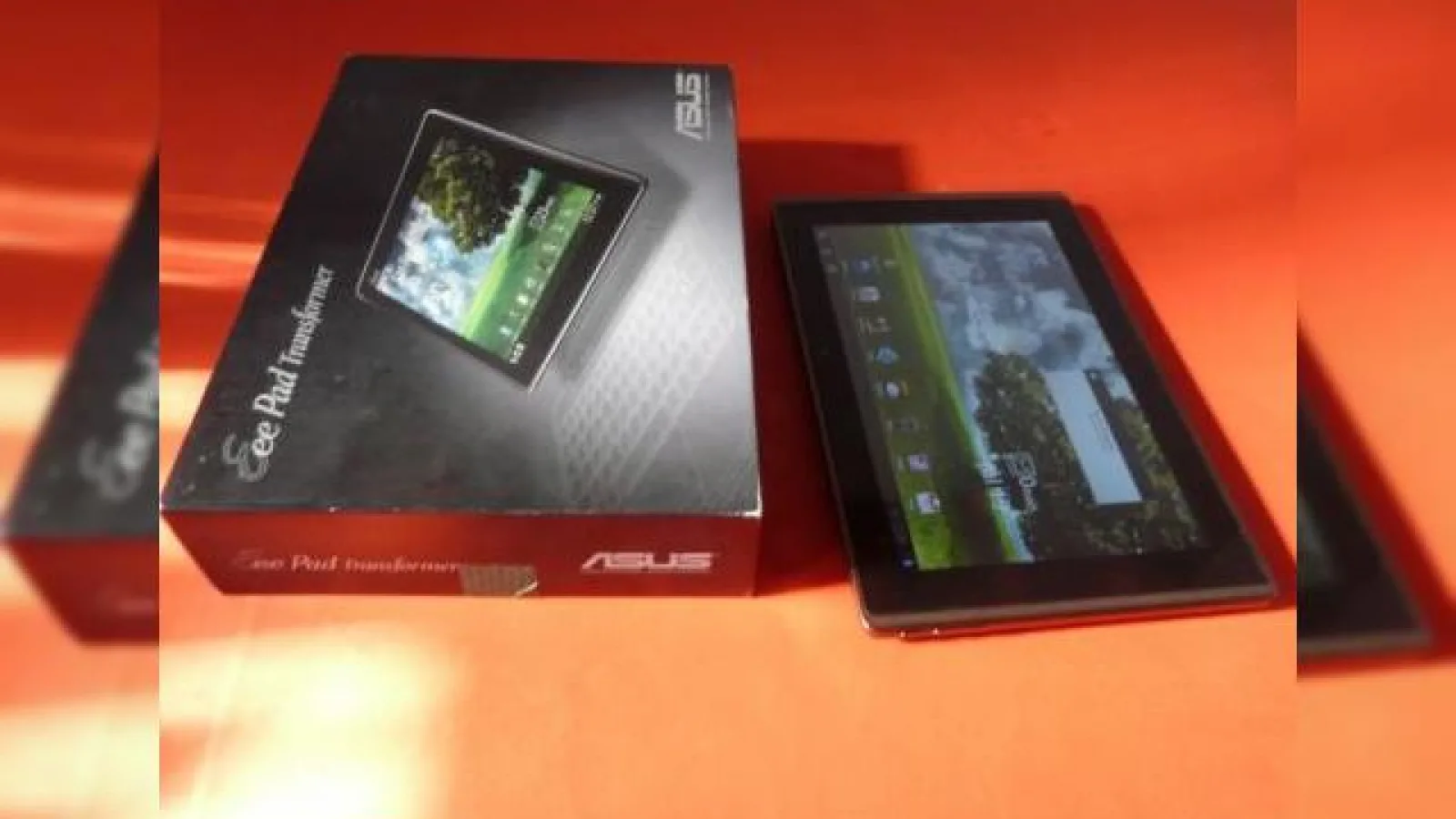 Unboxing 3D! ASUS Eee Pad Transformer scos din cutie și filmat cu LG Optimus 3D (Video)