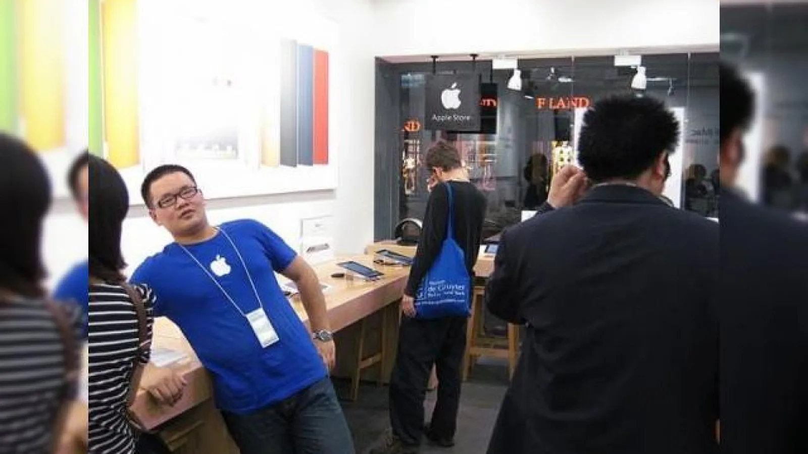 Cea mai nouă clonă din China: un Întreg Apple Store clonat!