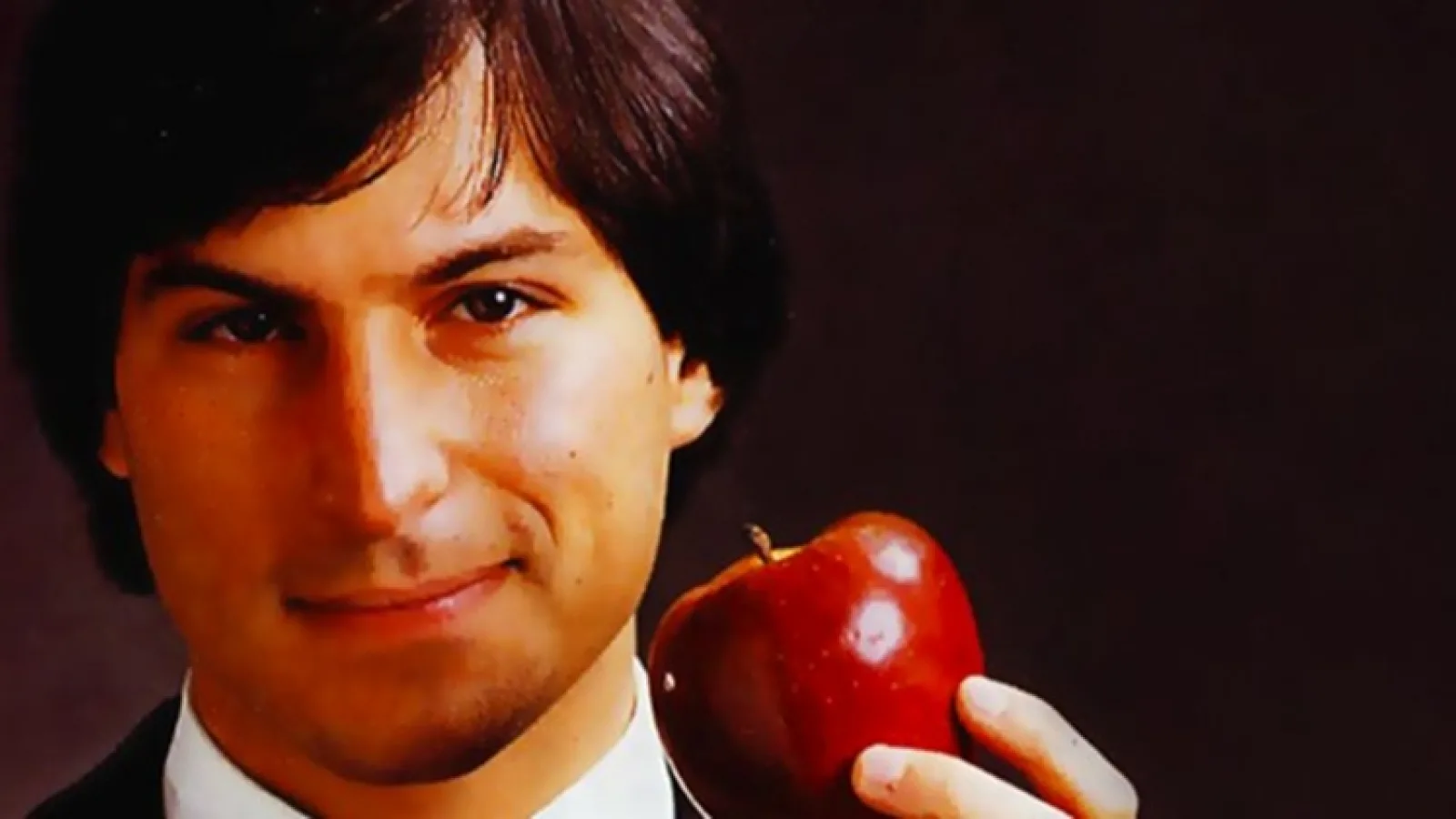 Bill Gates vorbeşte într-un interviu CNN despre "vrăjile" făcute de Steve Jobs pentru a fermeca publicul