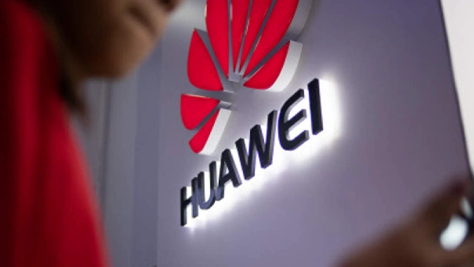 Huawei plănuiește concedieri masive în SUA, acolo unde sute de angajați și-ar putea pierde joburile din cauza "listei negre"