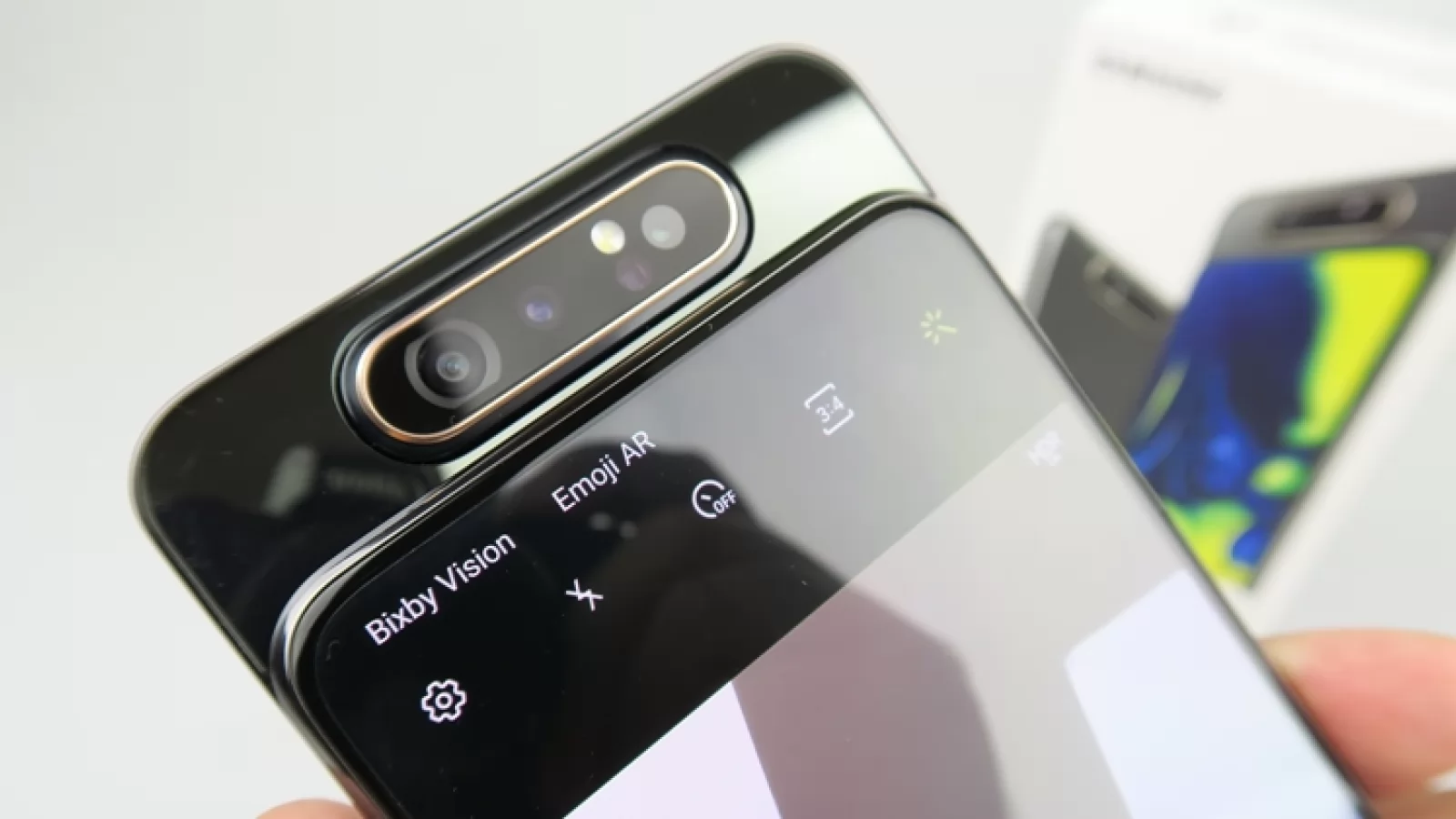 Samsung Galaxy A80 are blocaje la nivelul camerei foto rotative, confirmate de câteva surse