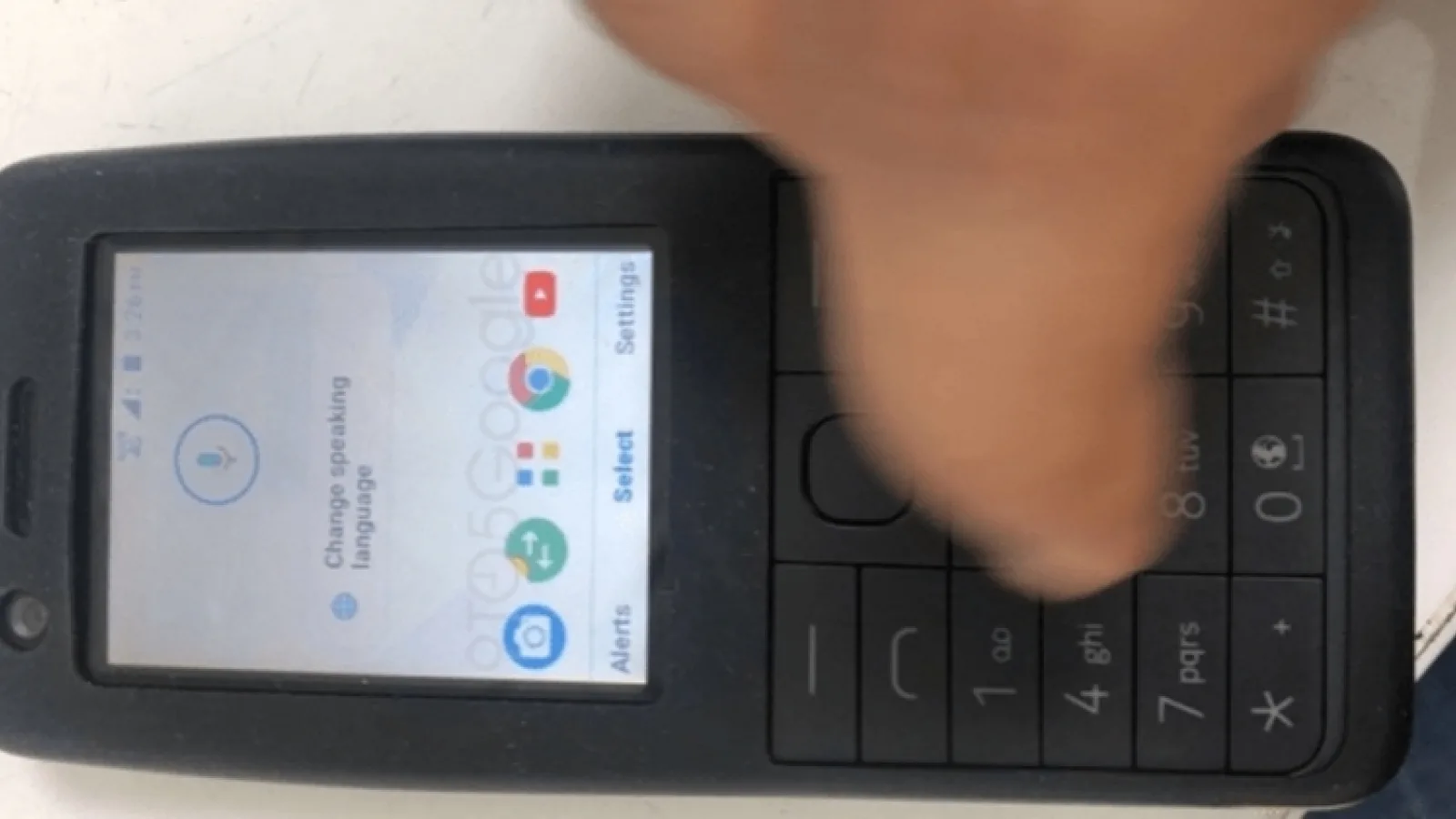 Un feature-phone Nokia ce rulează Android apare fotografiat online; Are și cameră frontală