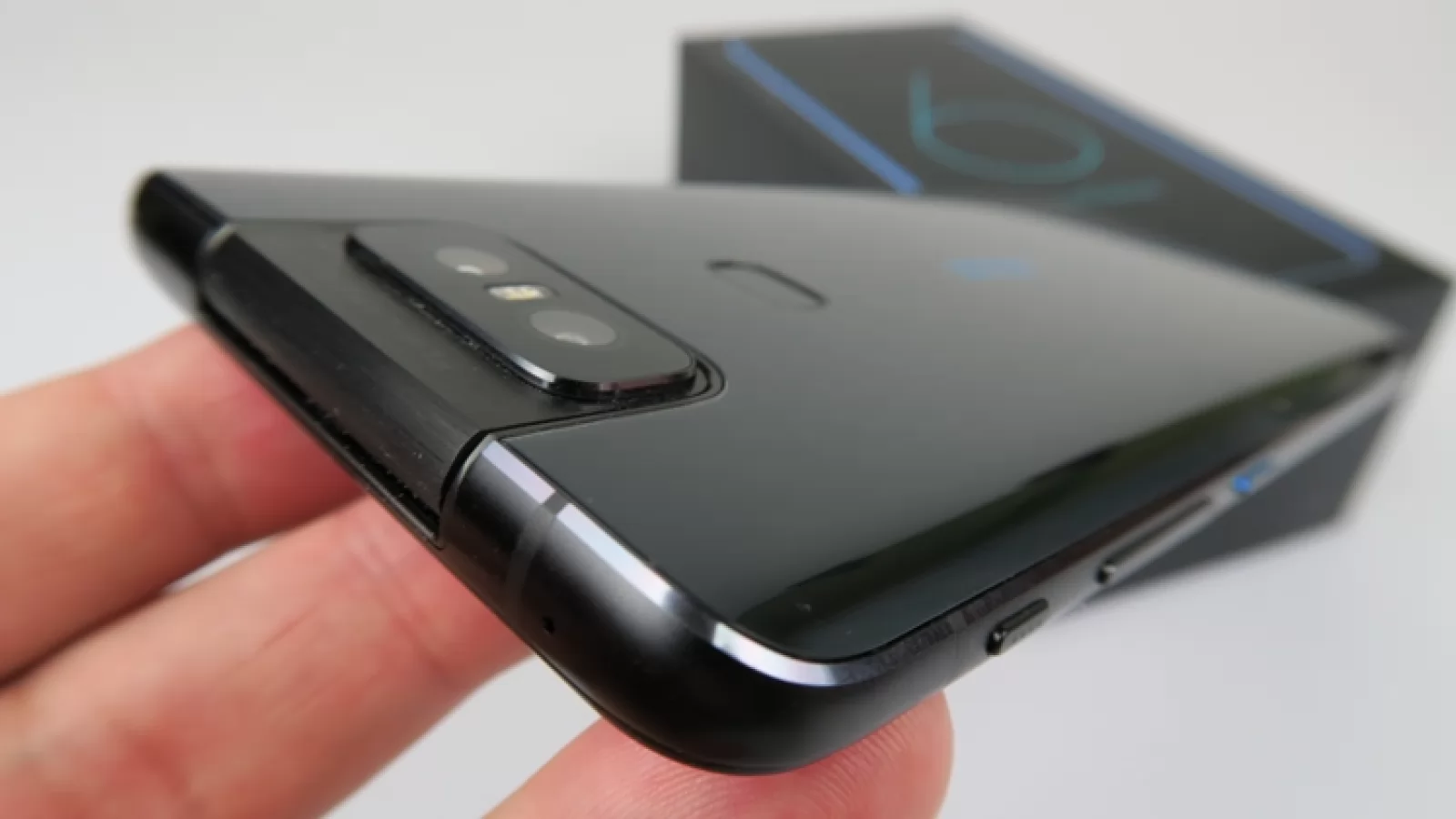 Mini Turul Magazinelor #92: ASUS ZenFone 6 la 2300 de lei, Galaxy Note 9 la preţ record de mic şi alte bunătăţi