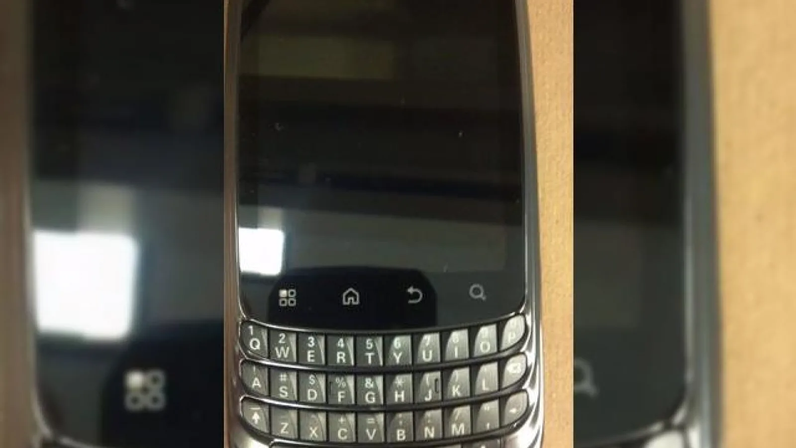 Motorola Pax, un nou telefon dual core cu tastatura QWERTY