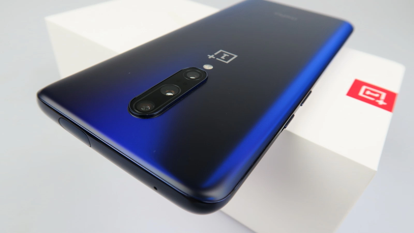 OnePlus 7 Pro: Hardware destul pentru toată lumea