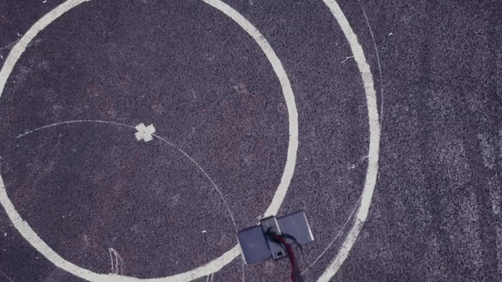 Cineva a aruncat un Samsung Galaxy S10+ ceramic din dronă... Aflăm dacă telefonul a supraviețuit sau nu (video)