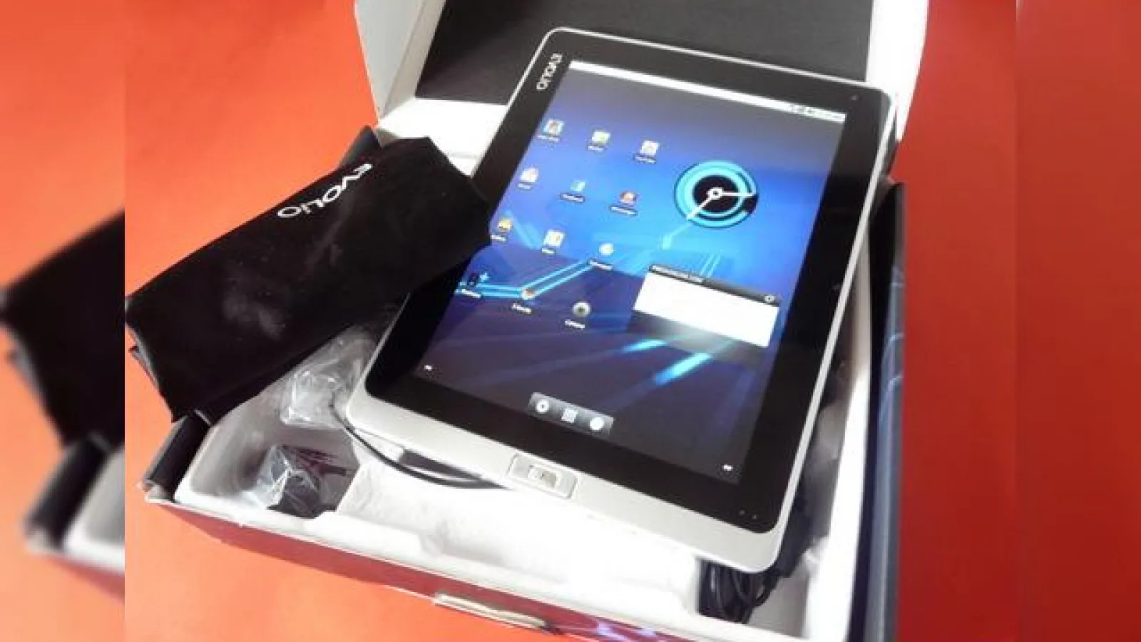 "iPad Killer" românesc scos din cutie la Mobilissimo - Evolio Neura 3G (Video)