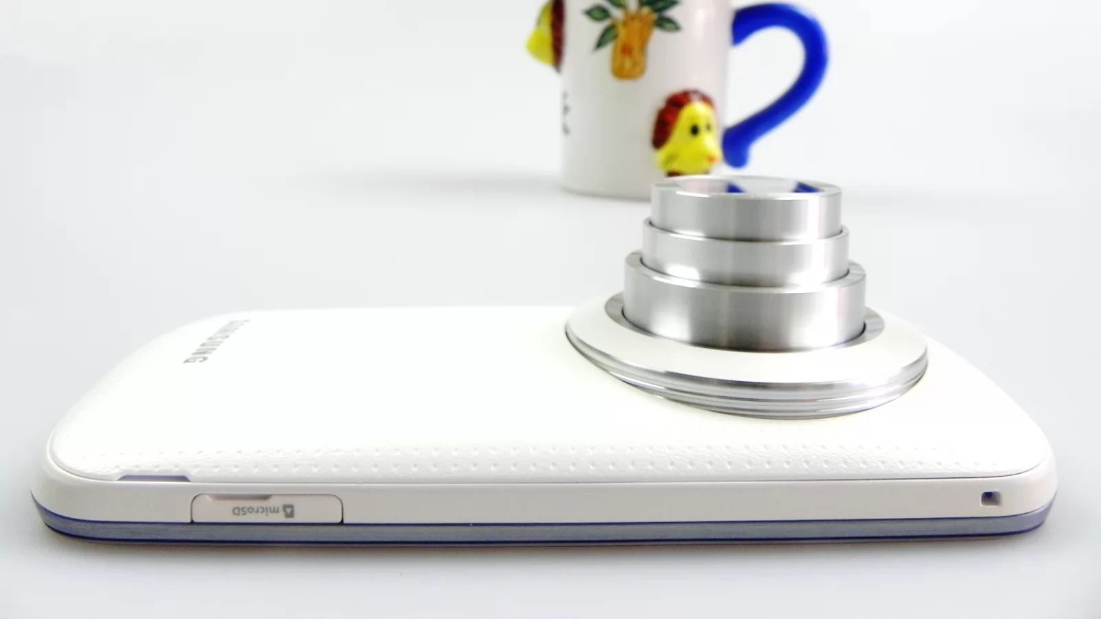 Acest telefon Samsung cu zoom optic 10X era anunțat cu 5 ani mai devreme decât P30 Pro, iar azi e listat ca fiind pe stoc la Germanos (telefoane de colecție)