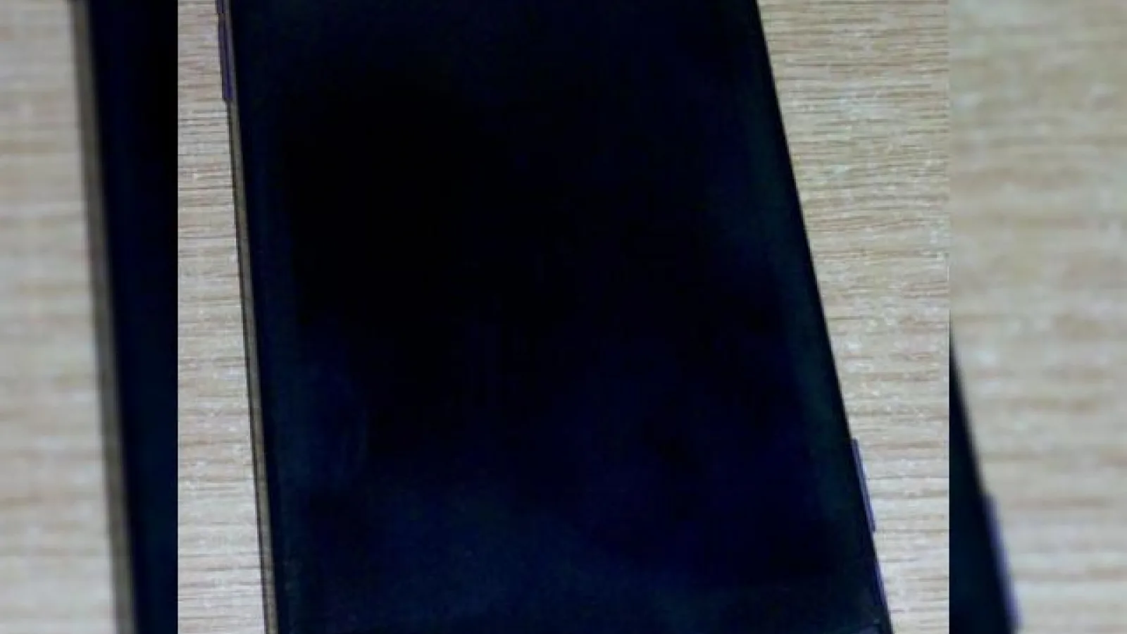 Lux și Mango OS pe LG E906, un model Windows Phone branduit Jil Sander