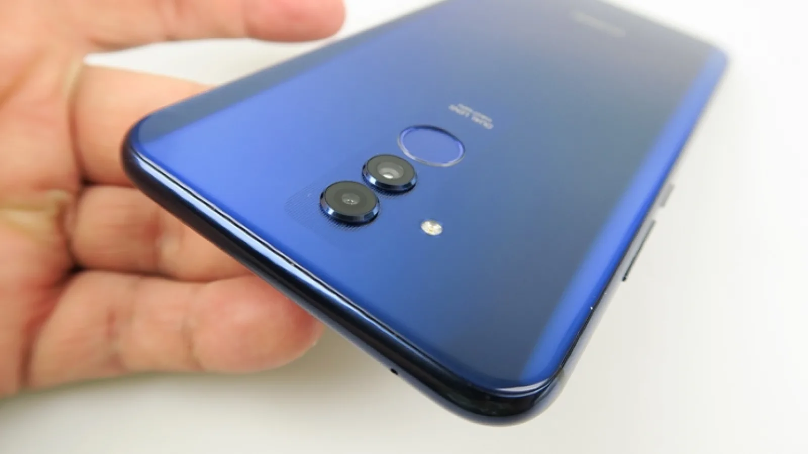 Turul Magazinelor #603: Huawei Mate 20 Lite la cel mai bun preţ, 2 brăţări de fitness sub 200 lei şi Mi A3 din nou la reducere la PCGarage.ro