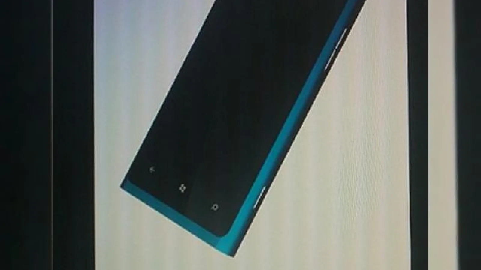 Nokia 703, un N9 cu Windows Phone?
