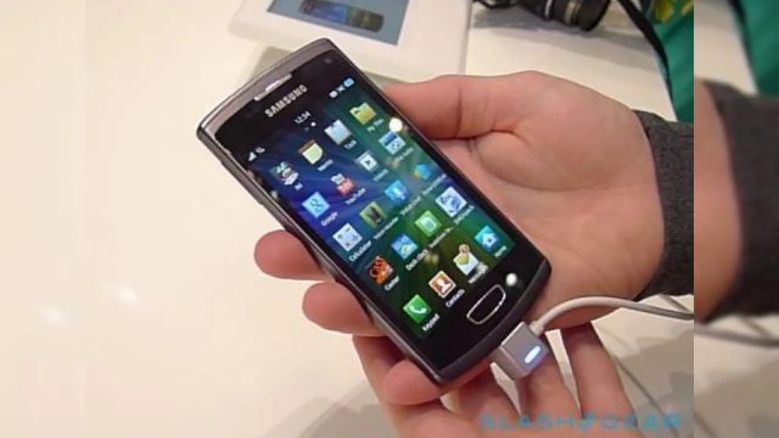 IFA 2011: Samsung Wave 3 prezentat oficial, aduce bada 2.0 În actualitate (Video)