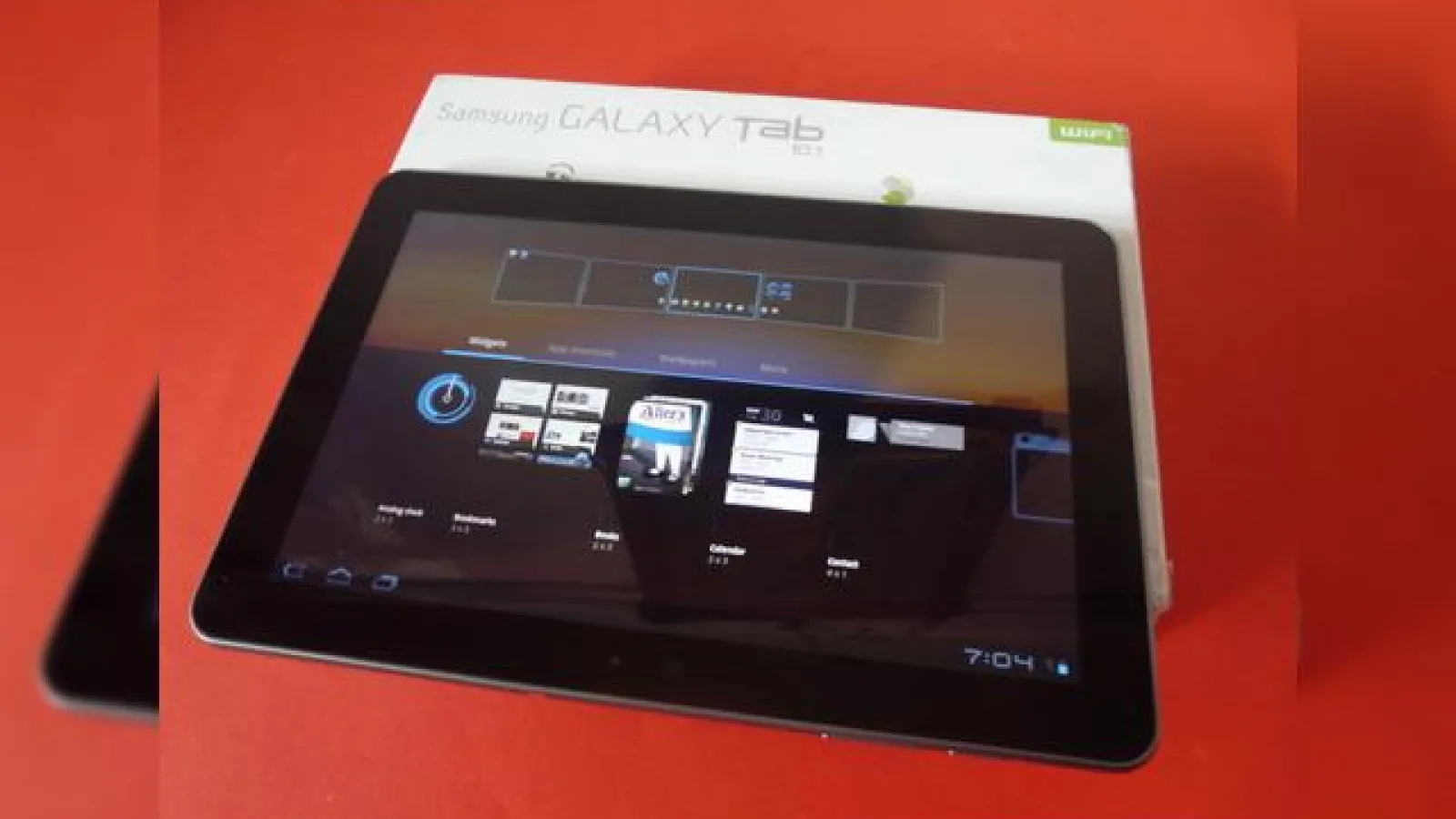 Unboxing Samsung Galaxy Tab 10.1 - scoatem din cutie cea mai mare durere de cap pentru Apple (Video)