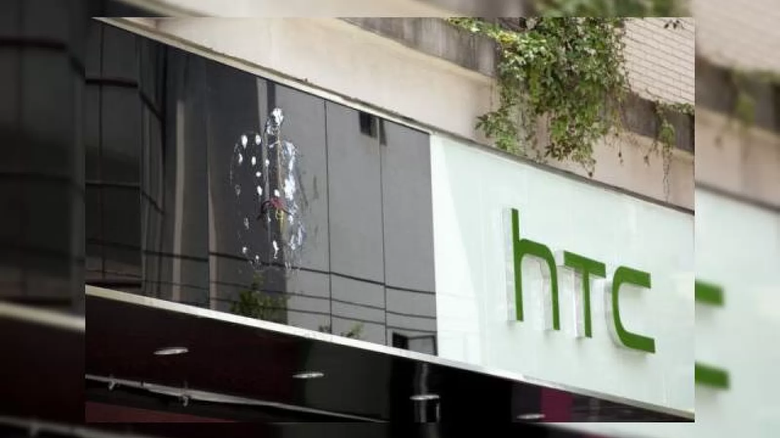 HTC atacă Apple cu "arme" cumpărate de la Motorola via Google