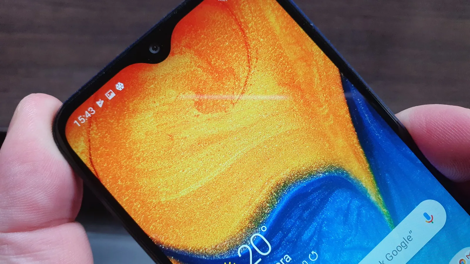Samsung Galaxy A20e: Conectivitate cu nimic mai prejos de un telefon de 4 ori mai scump