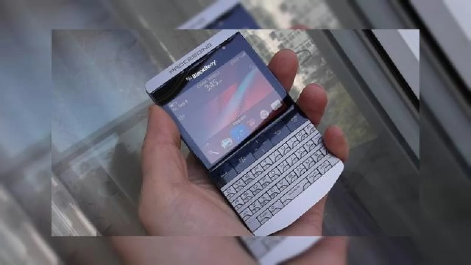 Telefon misterios de la RIM - BlackBerry 9900/9980