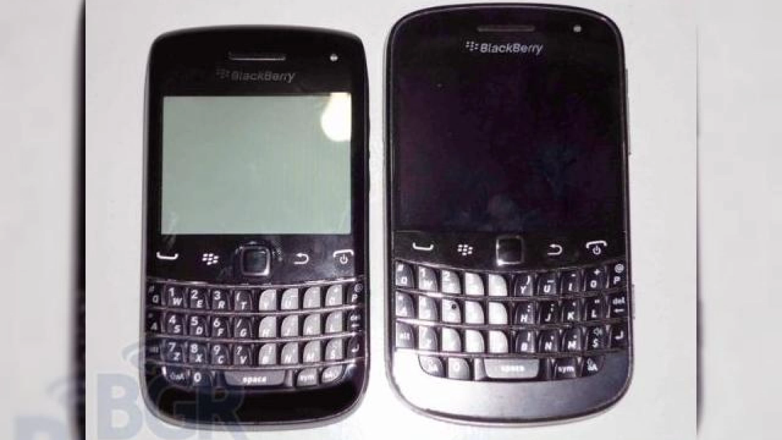 Imagini proaspete cu BlackBerry Bold 9790, terminal cu dotări similare cu ale lui Bold Touch 9900