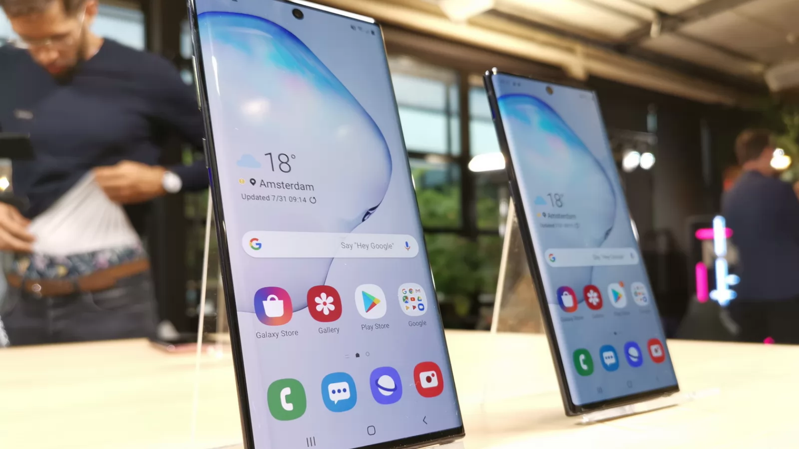 Samsung Galaxy Note 10+: Display premiant, luminos, imersiv, cele mai bune culori de pe piaţă