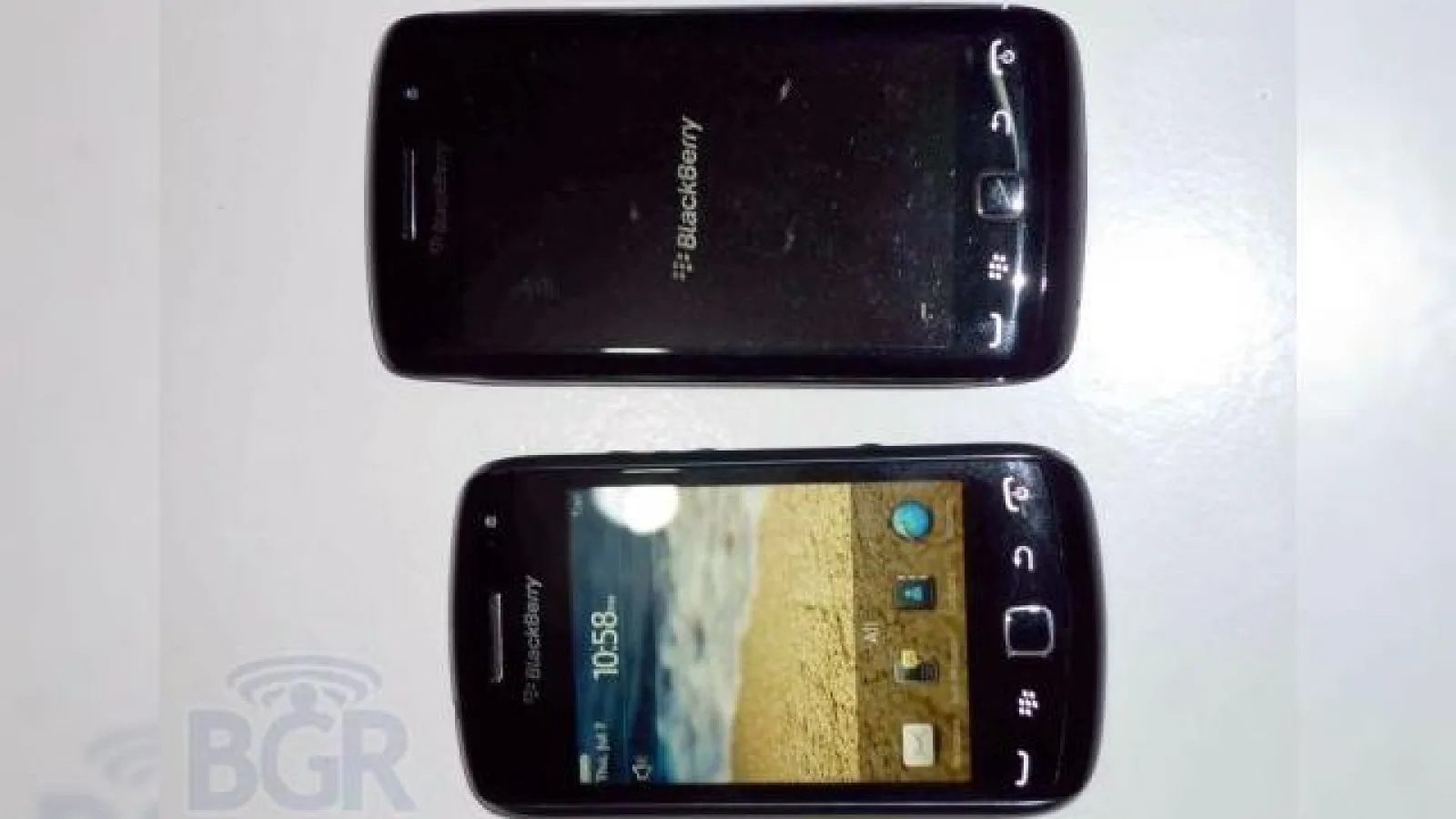 Imagini hands-on cu un BlackBerry Curve inedit: BB Curve 9380 Orlando