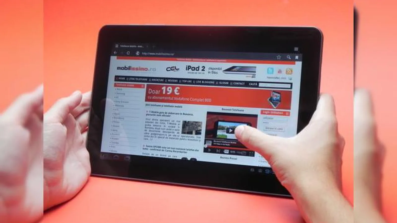 Review Samsung Galaxy Tab 10.1 - cea mai controversată tabletă a anului impresionează prin design, nu și prin software (Video)