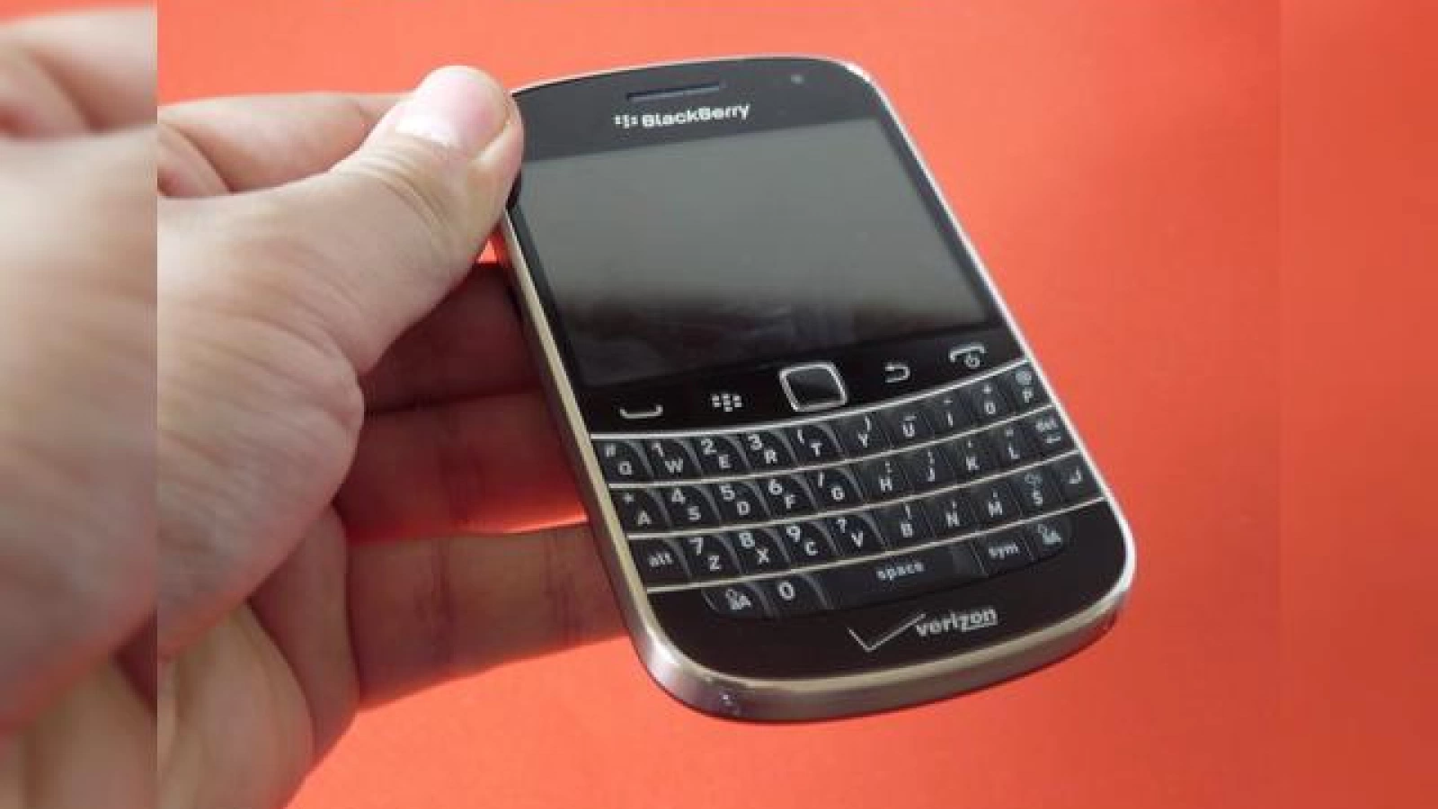 BlackBerry Bold Touch 9930 scos din cutie În premieră În România la Mobilissimo (Video)