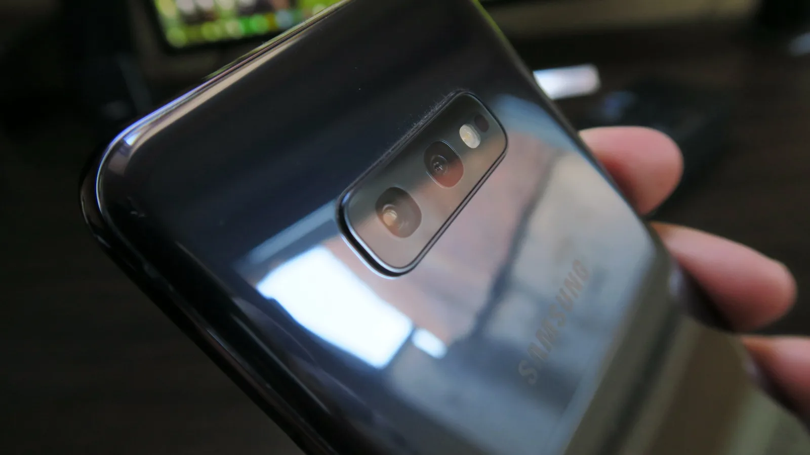 Samsung Galaxy S10e: Cameră duală cu 85% din capacitatea lui Galaxy S10+