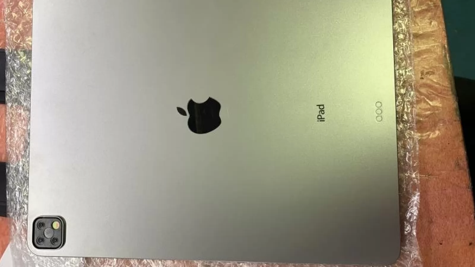[UPDATE: Avem și video cu macheta] iPad Pro 2019 e viu şi nevătămat, apare cu o cameră pătrată de iPhone 11 Pro în spate