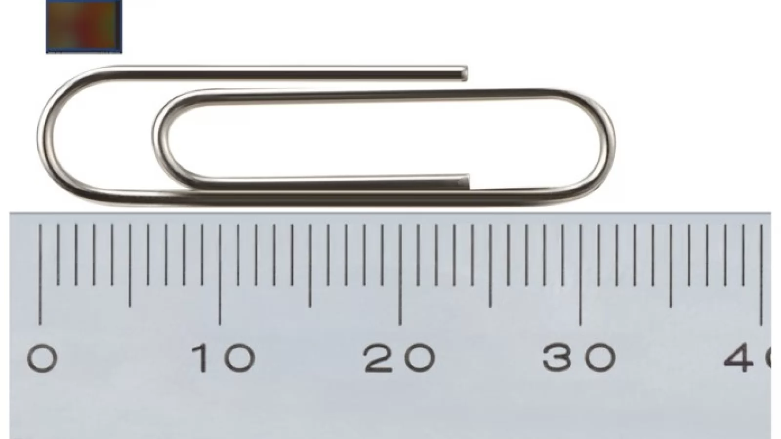 7µm (microni), doar atât măsoară un pixel pe cel mai nou senzor Samsung ce nu necesită vreo protuberanţă pentru cameră; Senzorul e de 43 de megapixeli!