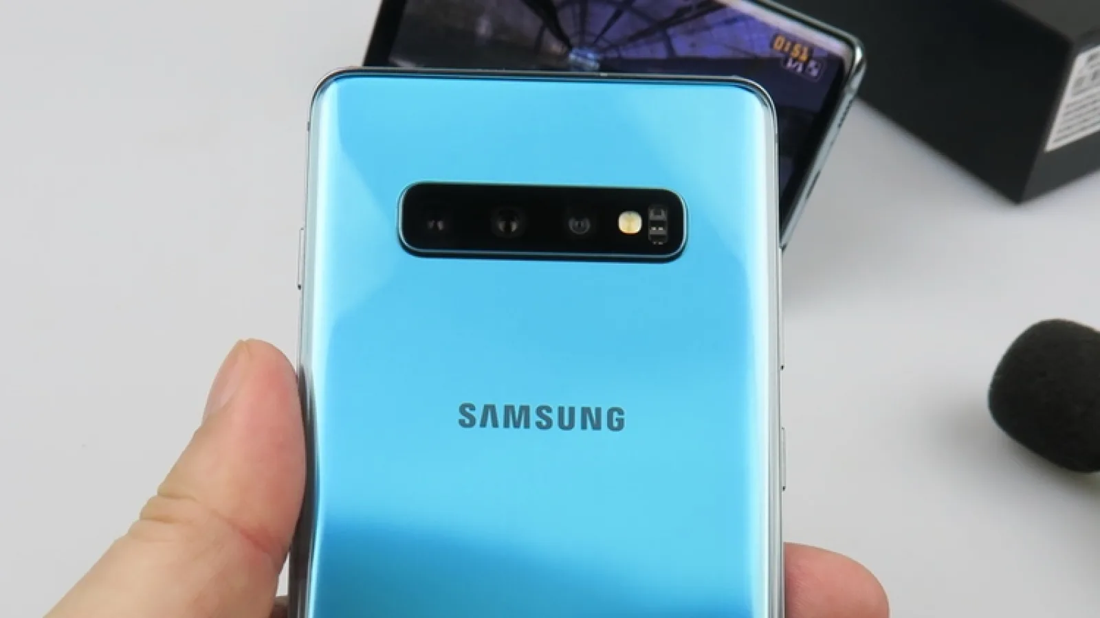 Samsung Galaxy S10 oferă acum captură "Night Mode" și pentru camera selfie, respectiv cea telephoto din spate