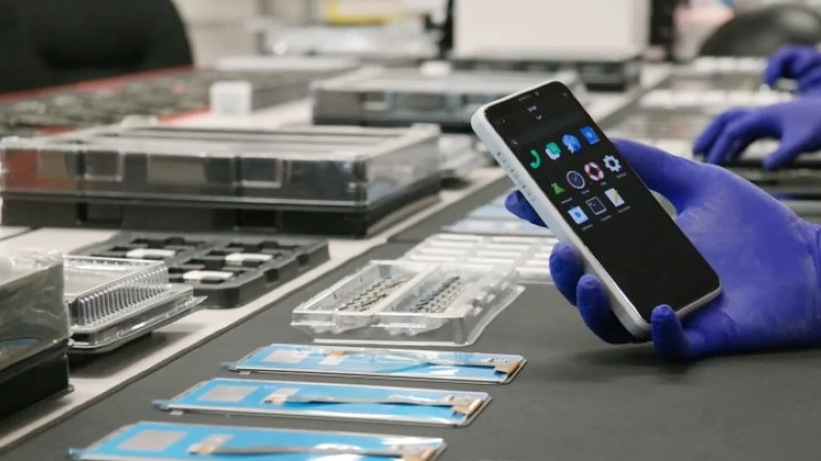 De la proiect crowdfunding la realitate! Purism Librem 5, telefonul bazat pe Linux începe să fie livrat către clienți