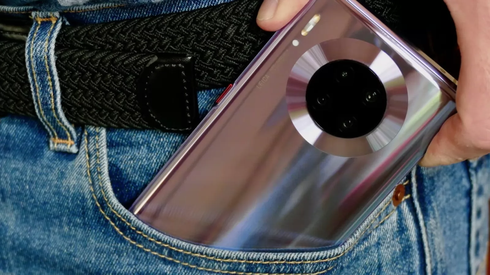Huawei Mate 30 Pro se vinde ca orezul cald în China: volum de 70 de milioane de dolari în doar 1 minut