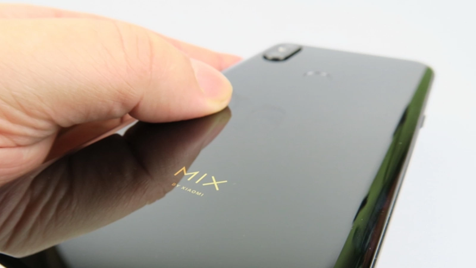 Xiaomi confirmă faptul că Mi Mix 4 nu există; Publicul va trebui să se mulțumească doar cu Mix Alpha în 2019