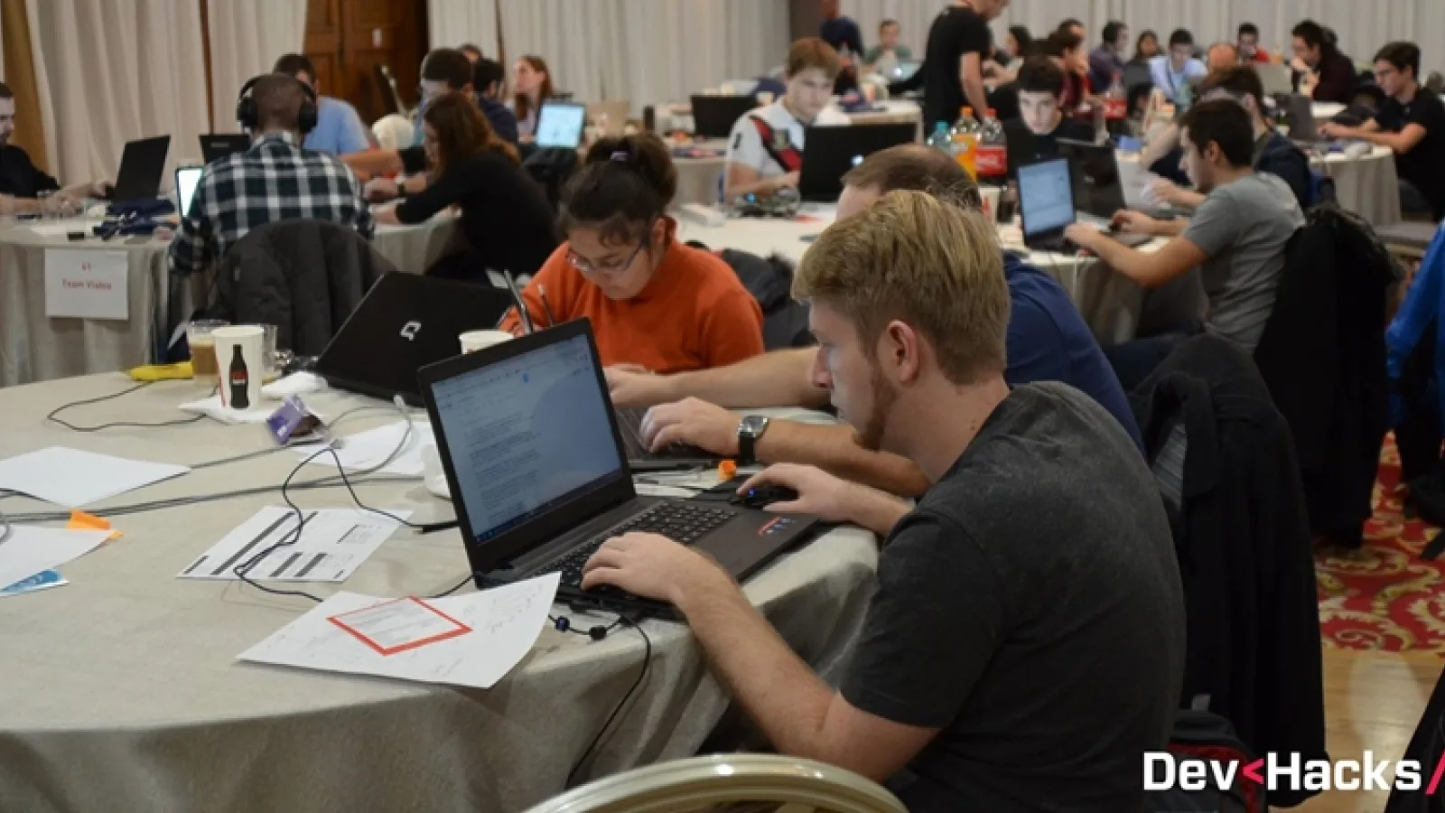 DevCon și DevHacks 2019 sunt evenimentele pe care nu trebuie să le ratezi în această toamnă dacă ești pasionat de tehnologie
