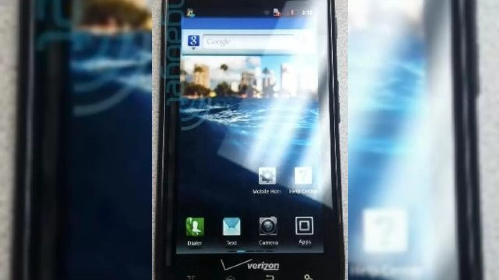 Întoarcerea lui RAZR, noul Motorola va fi "mai rapid decât iPhone 4S" (Video)