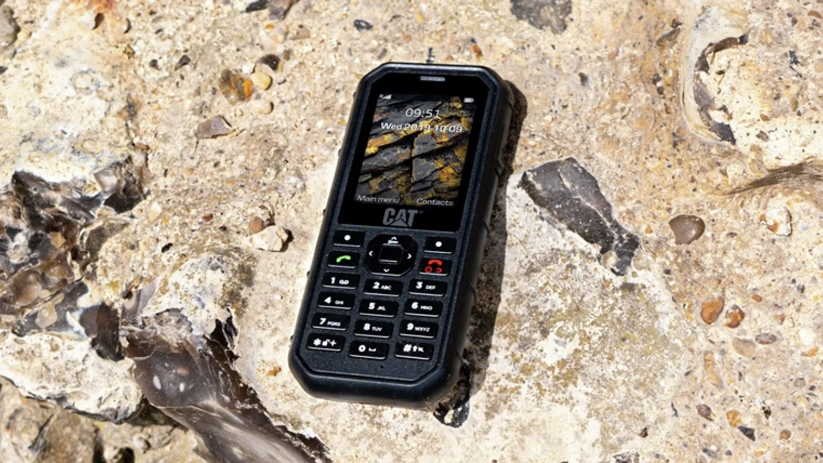 CAT B26 este telefonul ideal de luat pe șantier; Costă 59 euro și rezistă la apă, praf, căzături pe beton