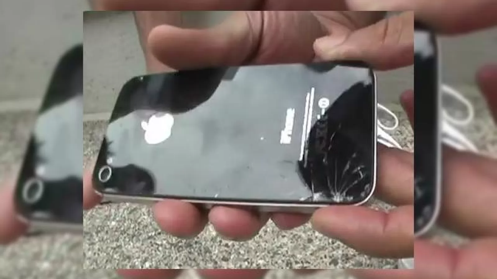 Samsung Galaxy S II umilește iPhone 4S În testul "mâinilor de mămăligă" (Video)