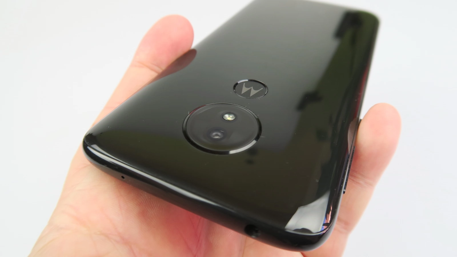 Motorola Moto G7 Power: Cameră singulară îşi face treaba pentru cei nepretenţioşi