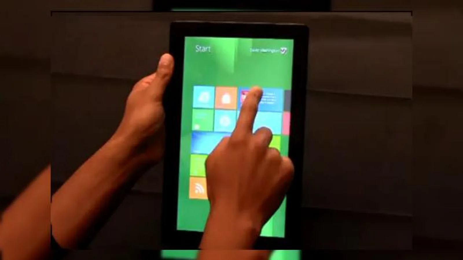 Windows 8 În continuare optimizat pentru tablete; Se lucrează și la experiența portret (Video)
