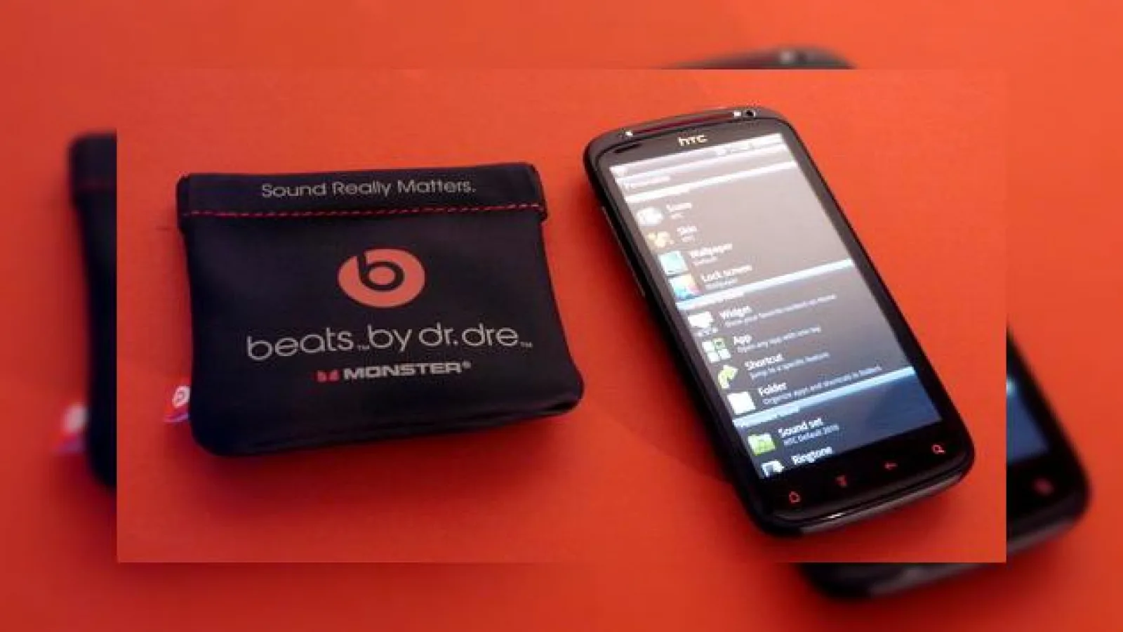 HTC Sensation XE scos din cutie la Mobilissimo.ro - senzație roșie cu mult bas (Video)