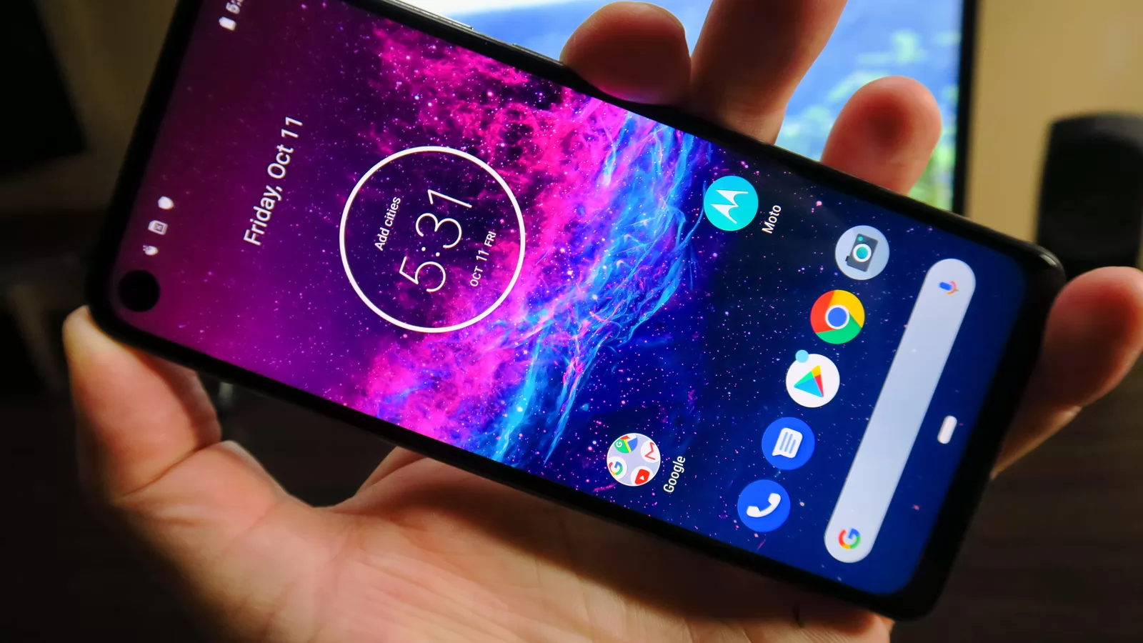 Motorola One Action: Display OK, trece de 400 LUX